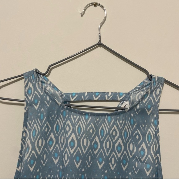 Cupcakes and Cashmere Blue/White Cross-Back Miah Sleeveless Tank Top Size Small - Picture 2 of 6